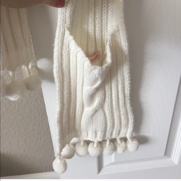 ❄️ Pom Pom Winter scarf❄️ - Picture 2 of 4